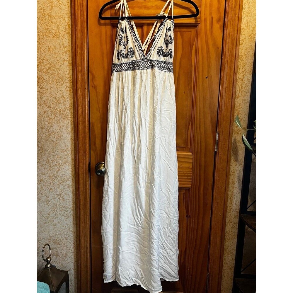 NWT Lulus White and Navy Embroidered Dress